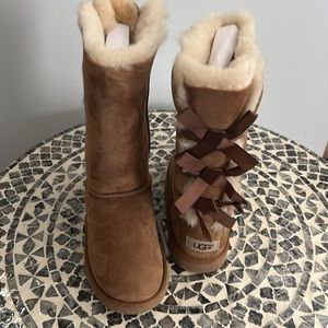 Ugg Bailey bow Kids camel boots size 3